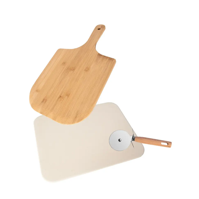 Piedra refractaria con pala de madera y rueda cortadora de pizza