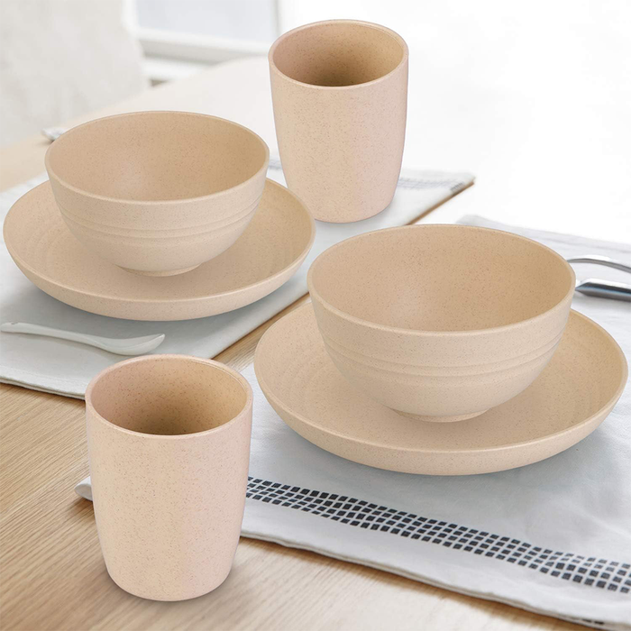 Stoviglie in Plastica Resistente e Leggero 16 Pezzi